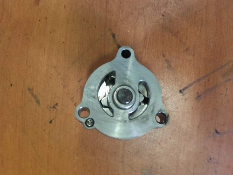 Pompe a huile Suzuki 600 DR sn41a 86-89 — photo 2/2