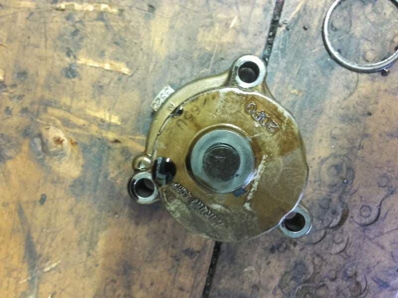 Pompe a huile Suzuki 650 DL V-strom ABS 07-11 js1b121 — photo 1/2