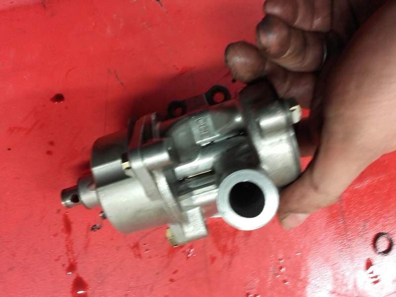 Pompe à huile Suzuki 600 GSXF aj111 — photo 2/4