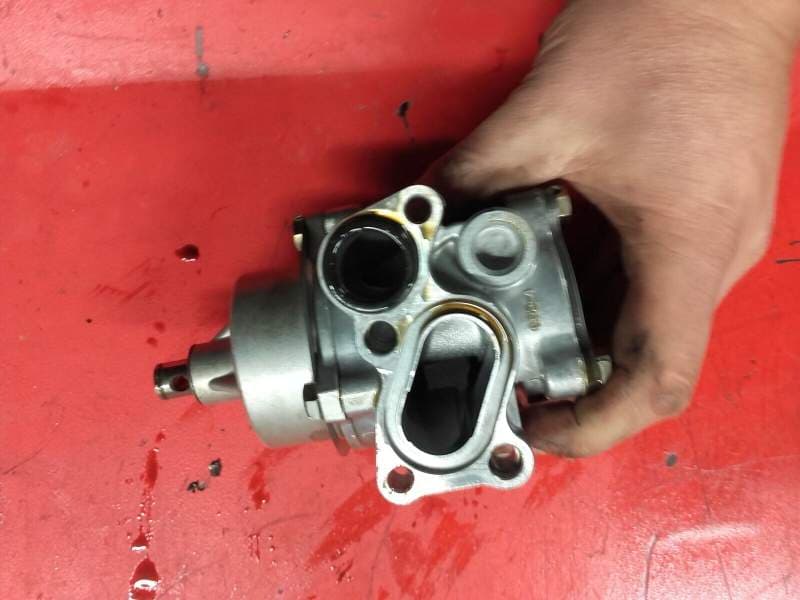 Pompe à huile Suzuki 600 GSXF aj111 — photo 3/4