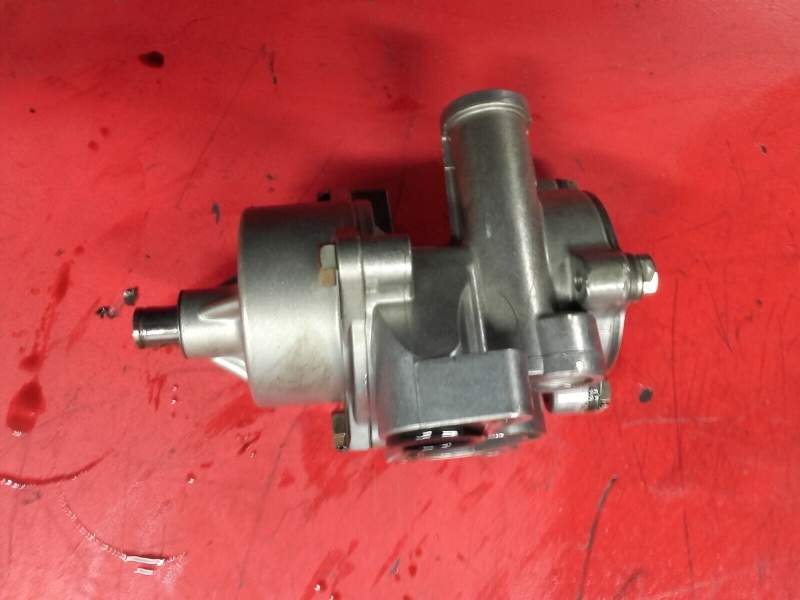 Pompe à huile Suzuki 600 GSXF aj111 — photo 4/4
