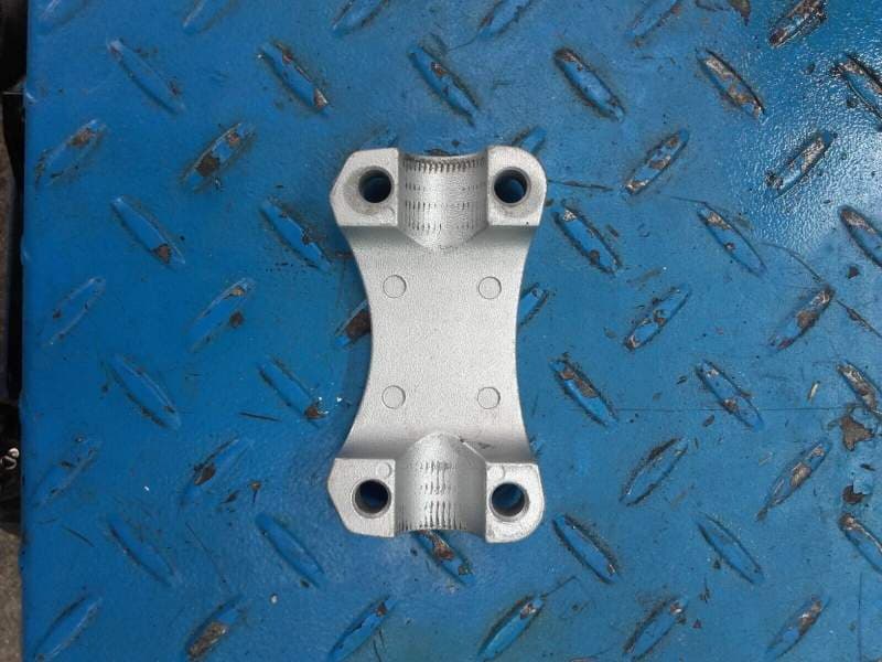 Pontet de guidon Suzuki 600 GSR 06-11 44G0 — photo 1/2