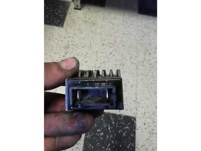 Regulateur de tension Suzuki 50 RMX sa12b — photo 1/2