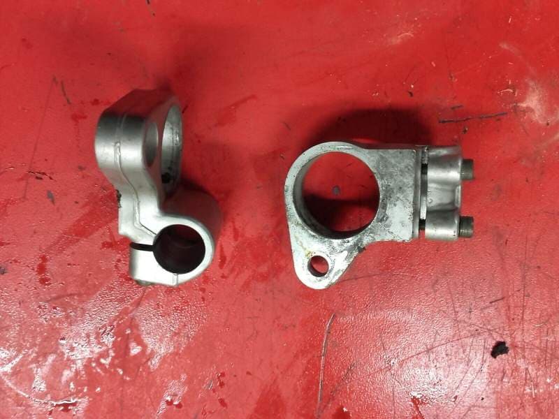 Support demi guidon droit et gauche Suzuki 600 GSXF aj111 — photo 1/2