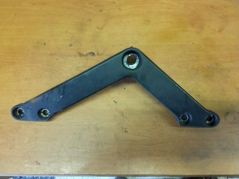 Support moteur droit Suzuki 650 DL V-strom ABS 07-11 js1b121 — photo 2/2