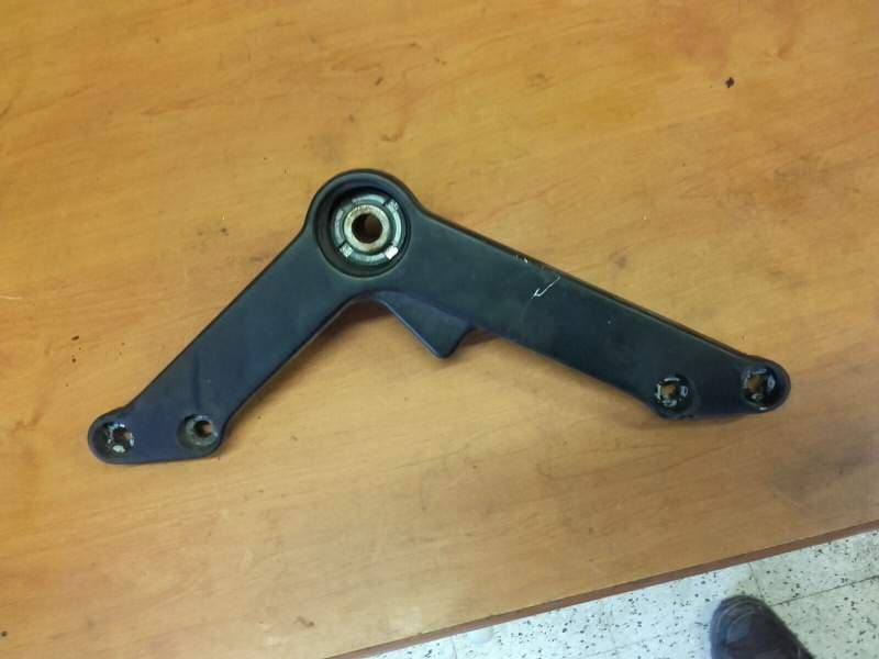 Support moteur gauche Suzuki 650 DL V-strom ABS 07-11 js1b121 — photo 1/2