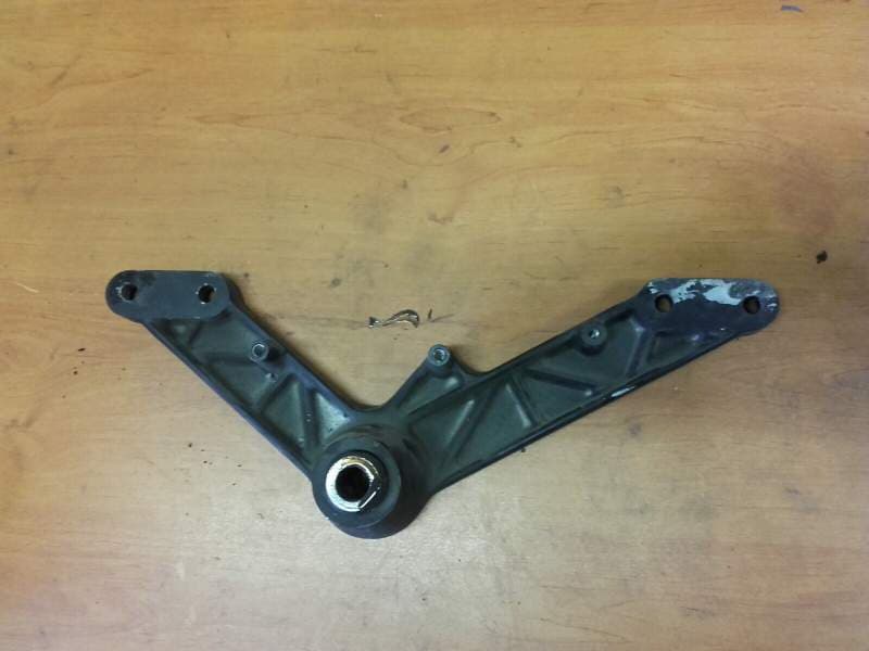 Support moteur gauche Suzuki 650 DL V-strom ABS 07-11 js1b121 — photo 2/2