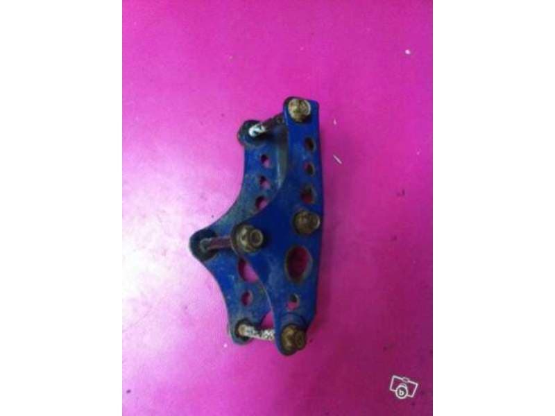 Support moteur Suzuki 250 DR sj43a — photo 1/1