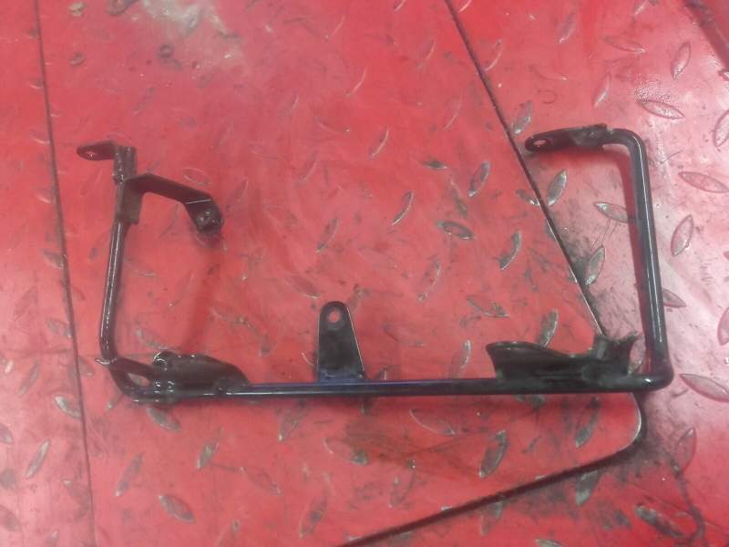 Support radiateur droit, support vase d’expansion reservoir d’huile Suzuki 50 RMX sa12b — photo 2/2