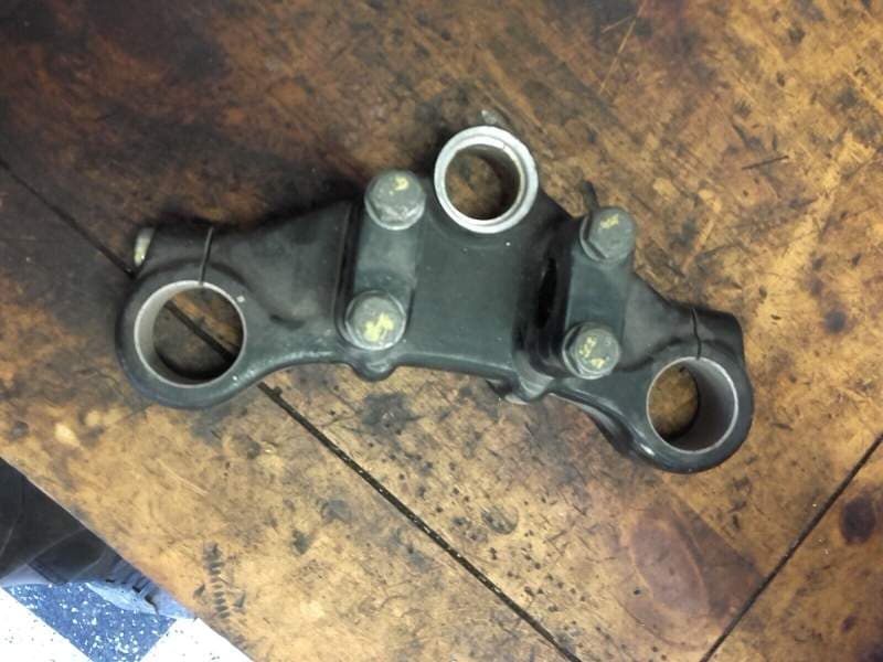 Té de fourche superieur avec pontets de guidon Suzuki 50 RMX sa12b — photo 2/2