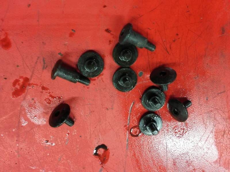 Vis couvre culasse cache culbuteur Suzuki 600 GSXF aj111 — photo 1/1