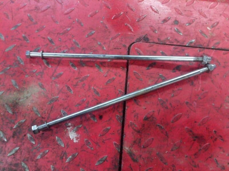 axes de cales pieds avant Suzuki 650 LS Savage np41a — photo 1/1