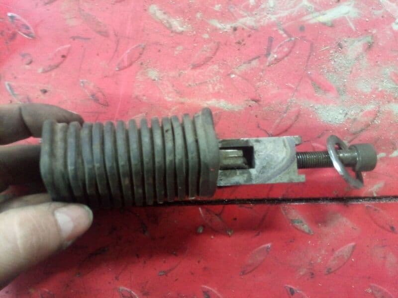 cale pied arriere droit Suzuki 650 LS Savage np41a — photo 1/2