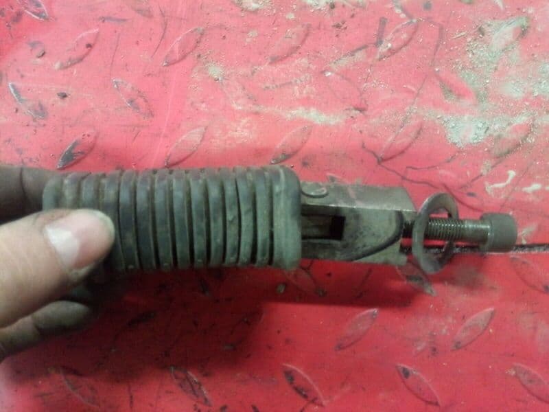 cale pied arriere droit Suzuki 650 LS Savage np41a — photo 2/2
