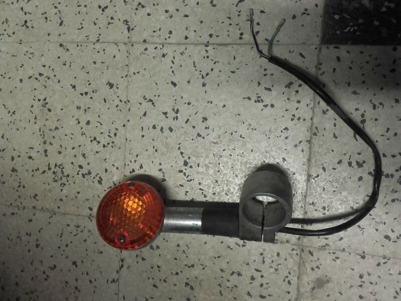 clignotant avant droit Suzuki 650 LS Savage np41a — photo 1/3