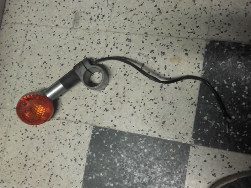 clignotant avant gauche Suzuki 650 LS Savage np41a — photo 2/3