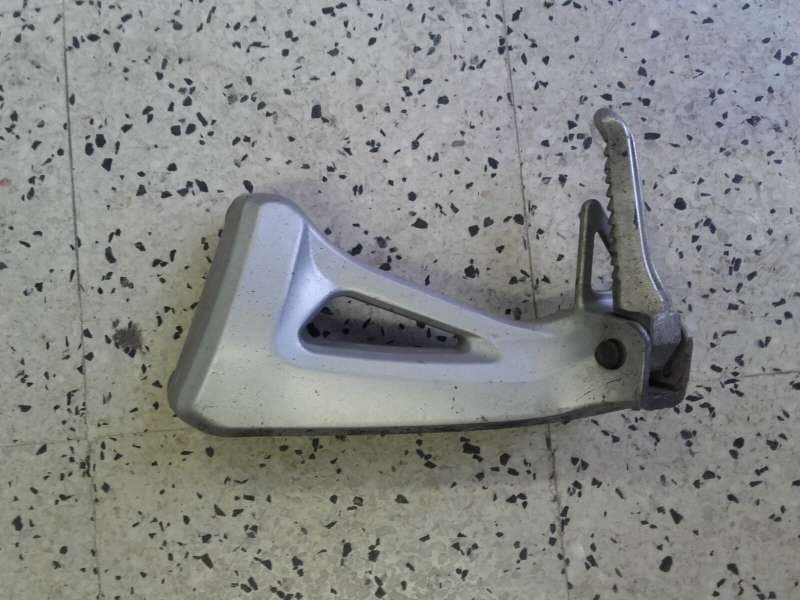 platine de cale pied arrière gauche Suzuki 650 SV — photo 1/2