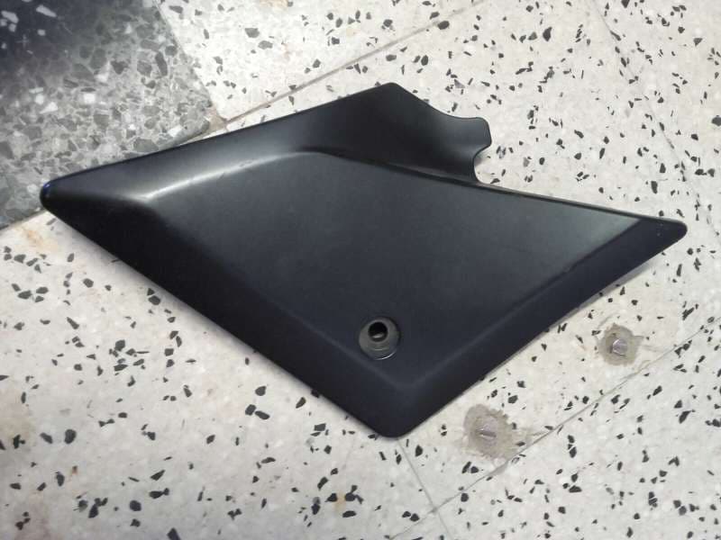 cache lateral gauche 47211-16G10-LH Suzuki 650 SV 07-09 — photo 1/2
