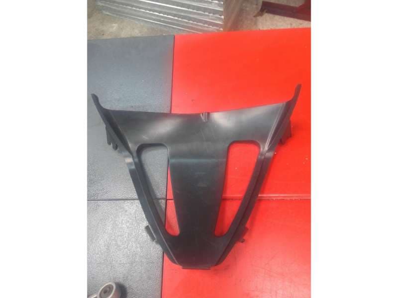 carénage V de sabot inférieur Suzuki 750 GSXR 00-03 — photo 1/2