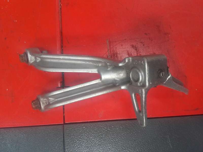 platine de cale pied arrière gauche Suzuki 750 GSXR 00-03 — photo 2/2