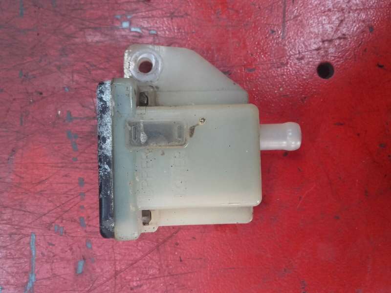 bocal de liquide de frein arrière Suzuki 800 DR sr42a — photo 1/1