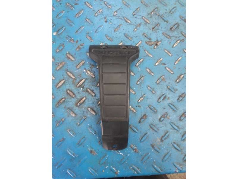 carénage jonction de réservoir Suzuki 800 DR sr42a — photo 1/2
