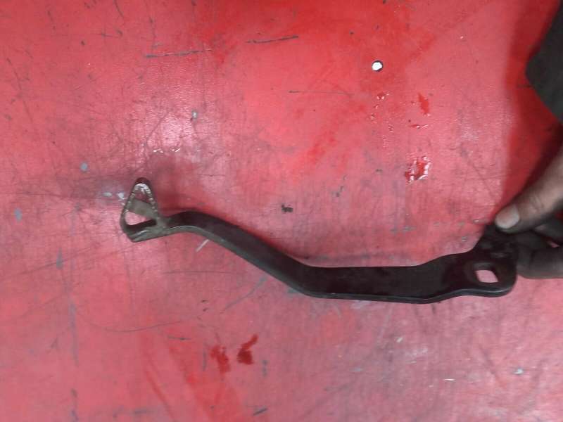 pedale de frein arrière Suzuki 800 DR sr42a — photo 1/1