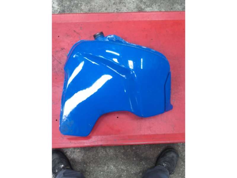 réservoir d’essence droit Suzuki 800 DR sr42a — photo 1/5