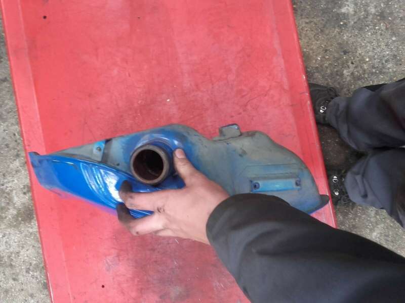 réservoir d’essence droit Suzuki 800 DR sr42a — photo 2/5