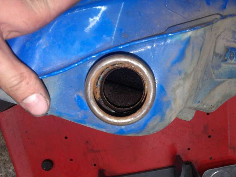 réservoir d’essence gauche Suzuki 800 DR sr42a — photo 3/5