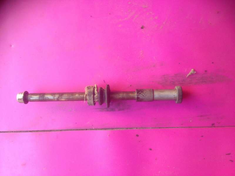 axe de roue arriere Suzuki 800 VX vs51a — photo 1/1