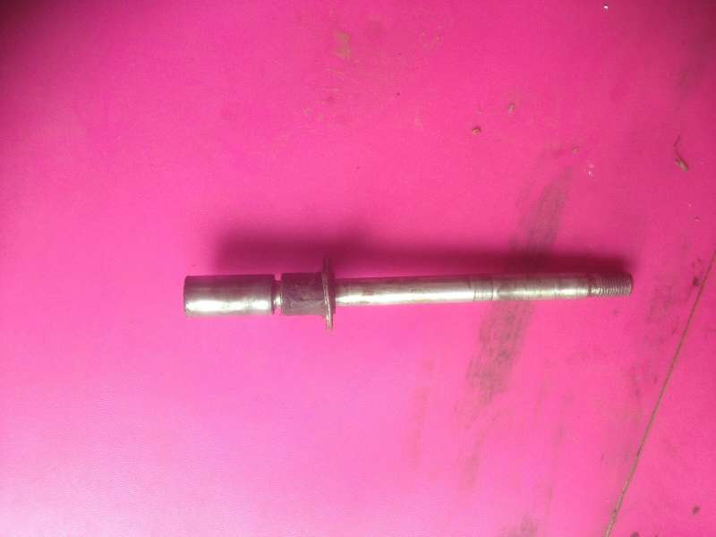 axe de roue avant Suzuki 800 VX vs51a — photo 1/1
