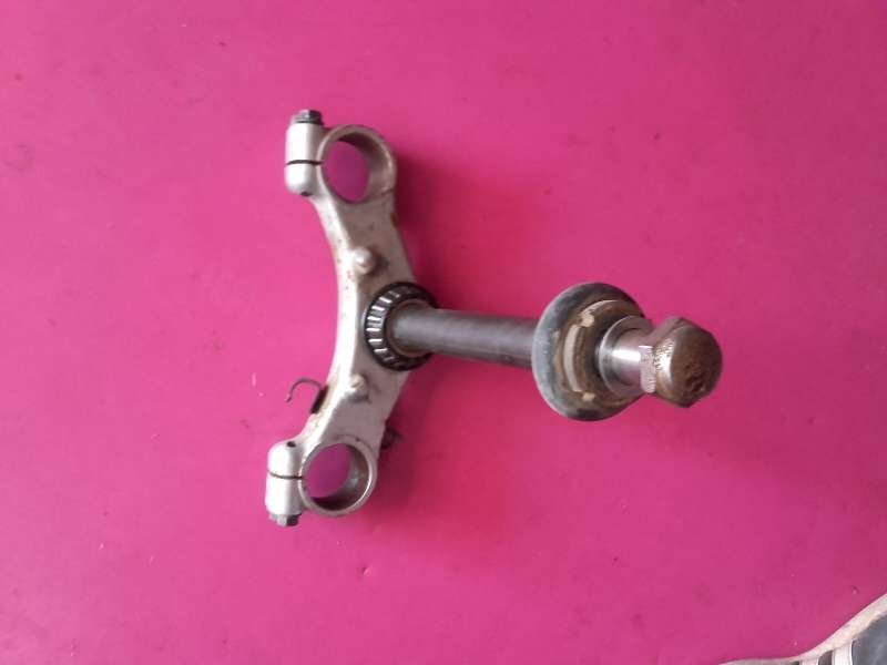 té de fourche inferieur avec colonne de direction Suzuki 800 VX vs51a — photo 1/1