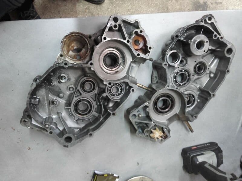 Demi carter bas moteur droit et gauche Aprilia 125 Pegaso GQ — photo 1/2