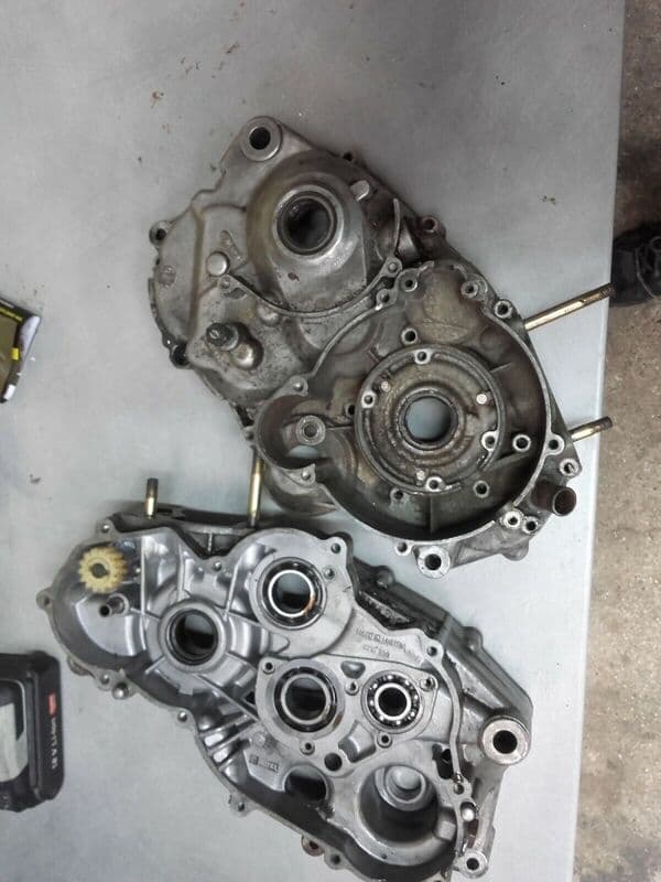 Demi carter bas moteur droit et gauche Aprilia 125 Pegaso GQ — photo 2/2