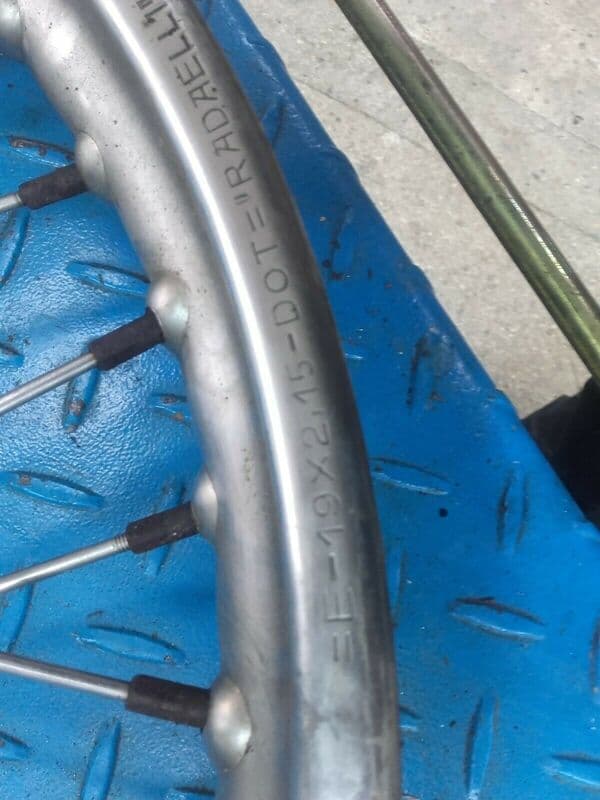 Jante (roue) avant Aprilia 125 Pegaso GQ — photo 2/4