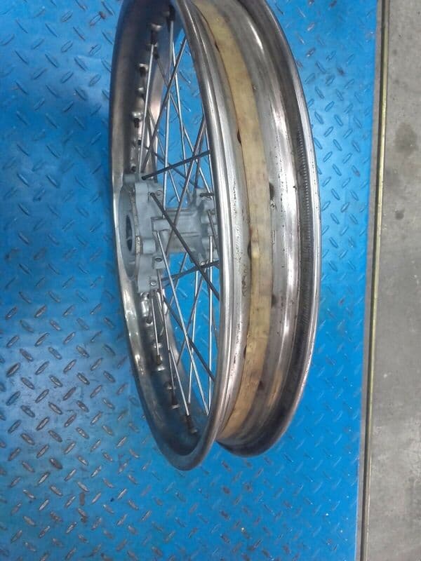 Jante (roue) avant Aprilia 125 Pegaso GQ — photo 4/4