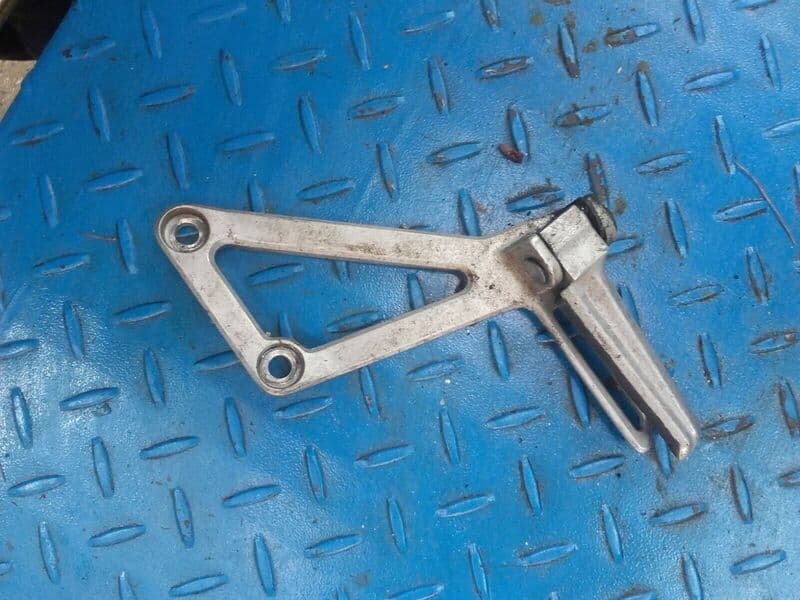 Platine de cale pied arrière droit Aprilia 125 Pegaso GQ — photo 1/2
