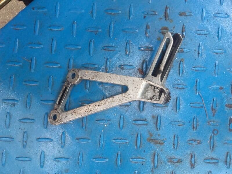 Platine de cale pied arrière droit Aprilia 125 Pegaso GQ — photo 2/2