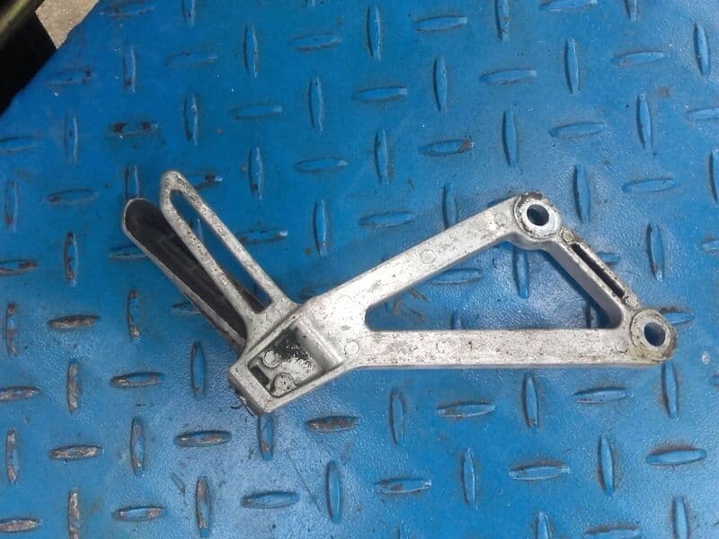 Platine de cale pied arrière gauche Aprilia 125 Pegaso GQ — photo 1/2