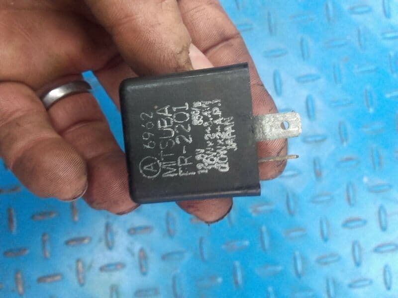 Relais clignotants centrale clignotante Aprilia 125 Pegaso GQ — photo 1/2