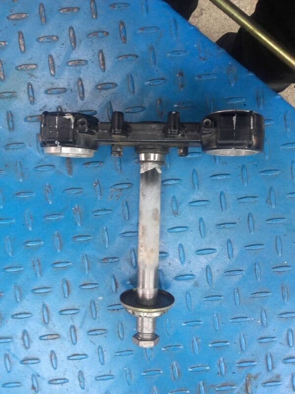 Té de fourche inférieur, colonne de direction Aprilia 125 Pegaso GQ — photo 1/2