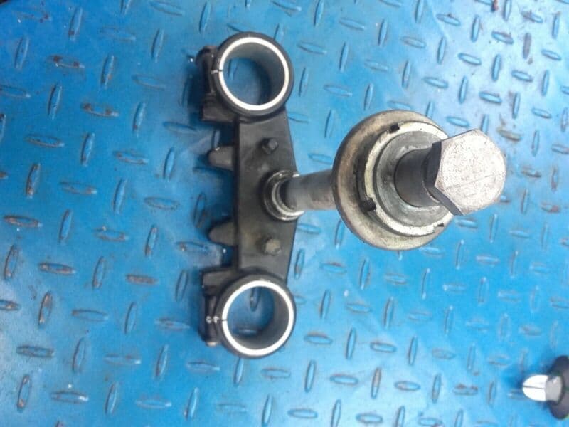 Té de fourche inférieur, colonne de direction Aprilia 125 Pegaso GQ — photo 2/2