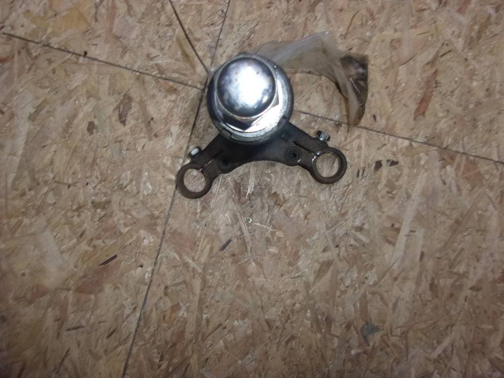té de fourche inférieur avec colonne de direction Honda 125 CB s3 1976 — photo 2/2