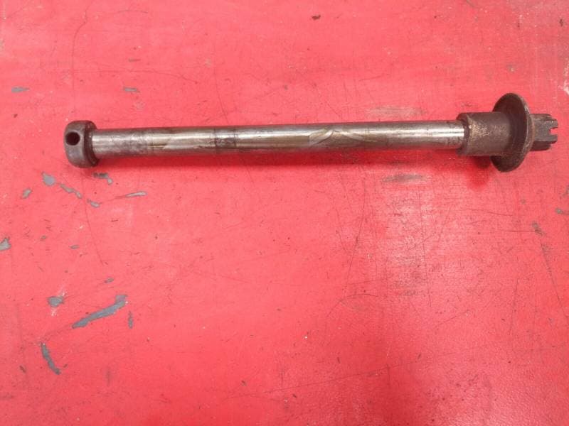 axe de roue avant Suzuki 650 GS 1981 — photo 1/1