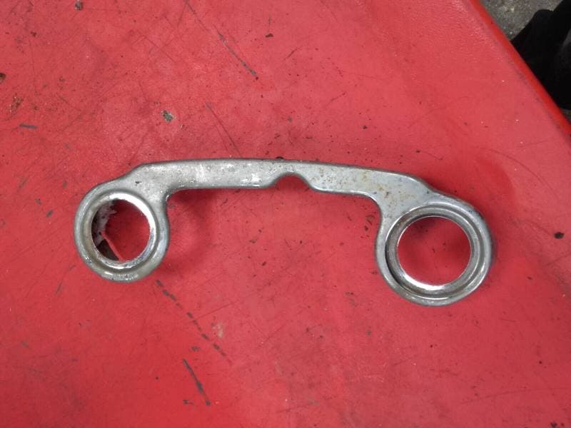 cache enjoliveur té de fourche inferieur Suzuki 650 GS 1981 — photo 2/3