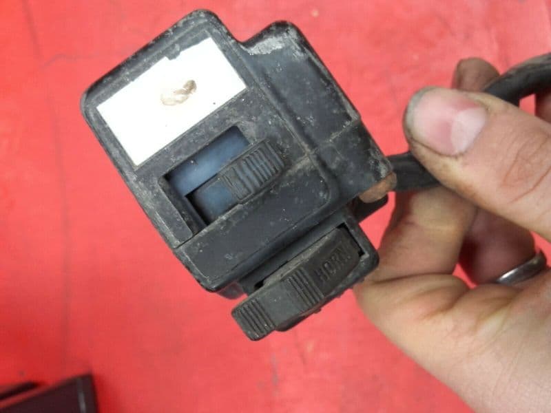 commodo gauche Suzuki 650 GS 1981 — photo 2/2
