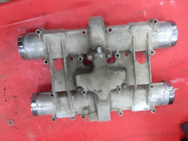 couvre culasse cache culbuteur Suzuki 650 GS 1981 — photo 1/2
