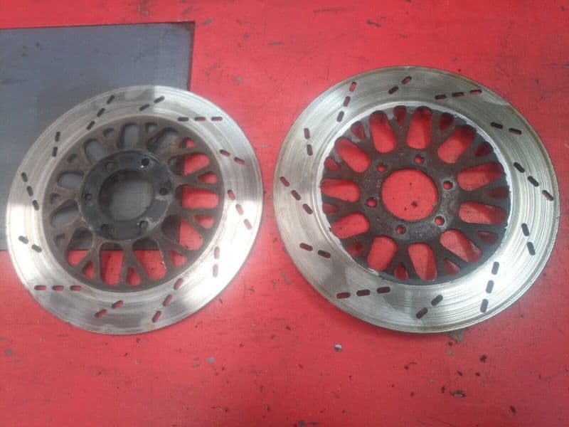 disques de frein avant Suzuki 650 GS 1981 — photo 1/1