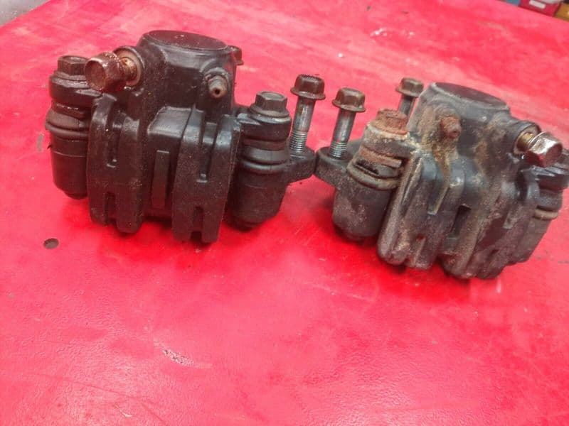 étriers de frein avant Suzuki 650 GS 1981 — photo 1/3